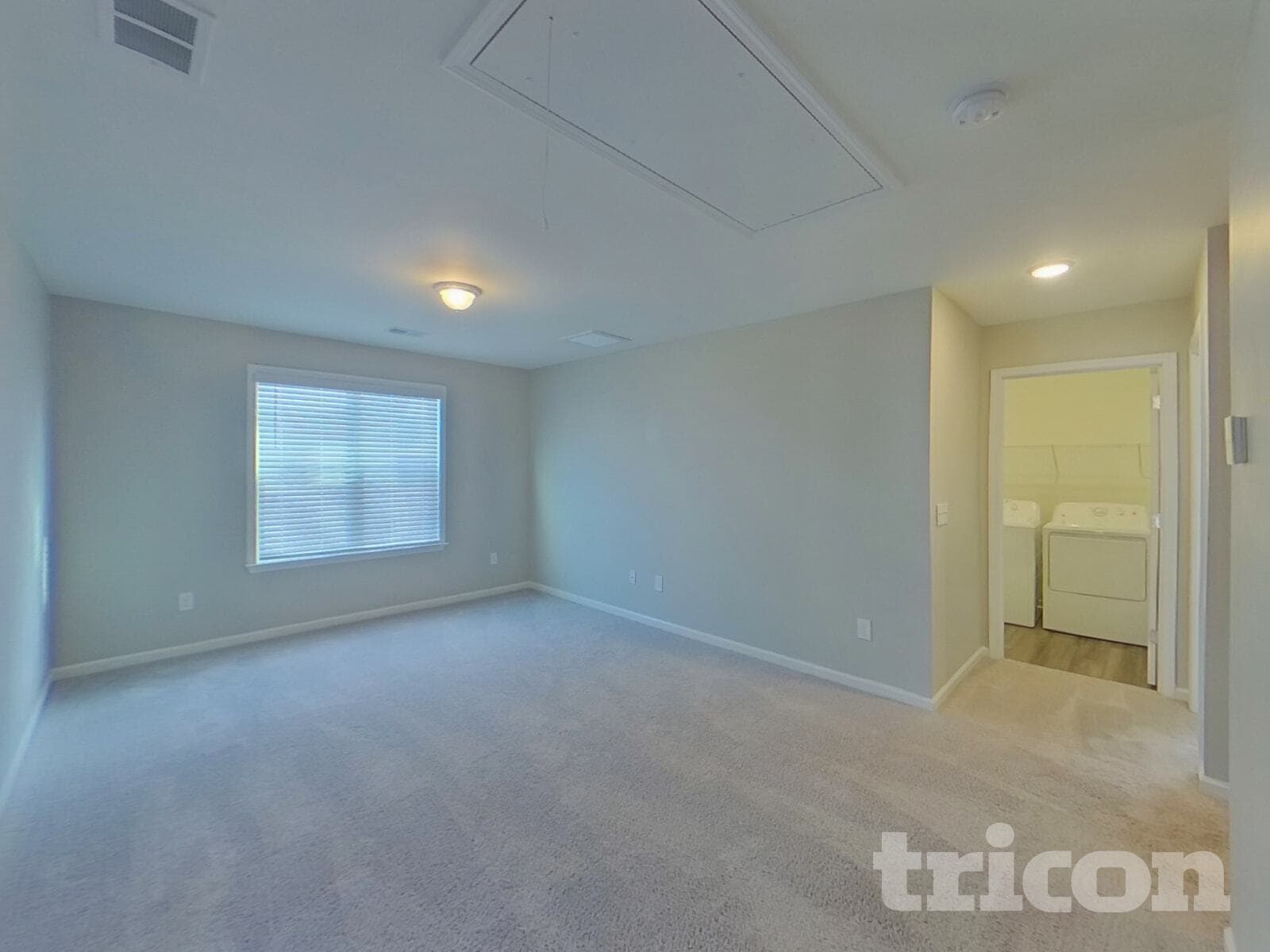 Building Photo - 33 Chalet Ct