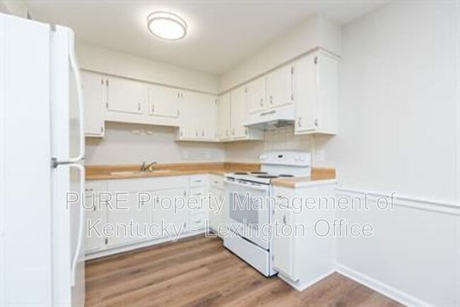 Building Photo - 459-120 Sycamore Ct