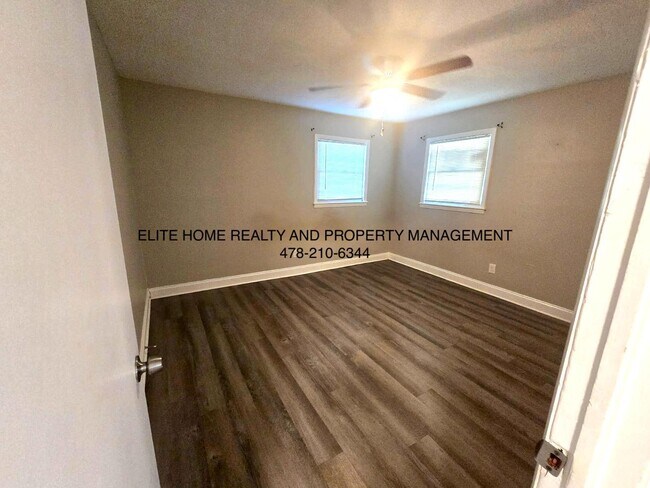 Building Photo - 810 Crestwood Terrace