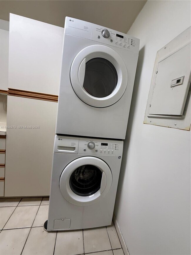 Building Photo - 7925 SW 86th St