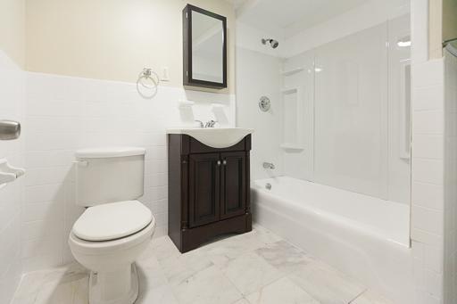 Building Photo - 28 Monmouth St