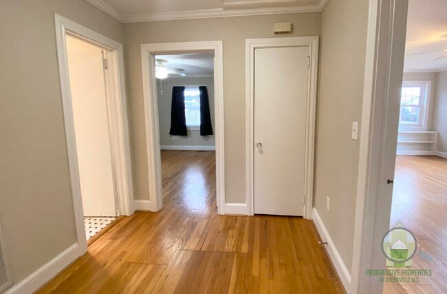 Building Photo - 10 Auburn St