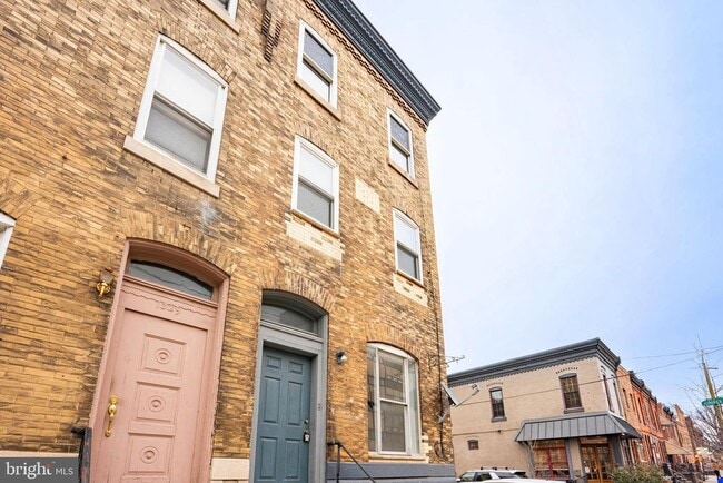 Building Photo - 1327 Snyder Ave