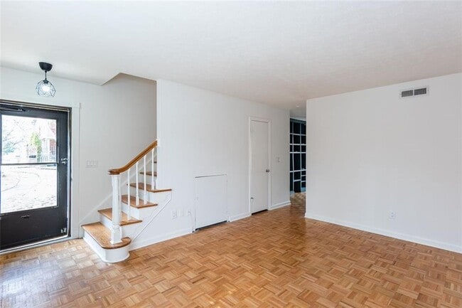 Building Photo - 3103 Colonial Way