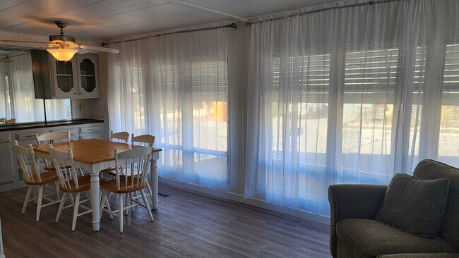 Building Photo - "Charming 2-Bedroom Mobile Home with Scenic Views in Boise – Spacious 1344 Sq Ft Oasis!"