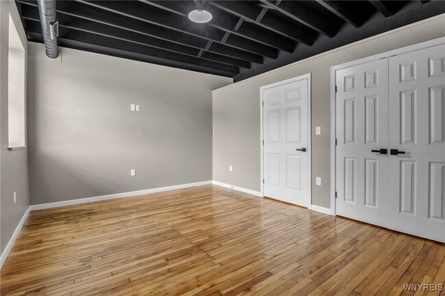 Building Photo - 126 E Niagara St
