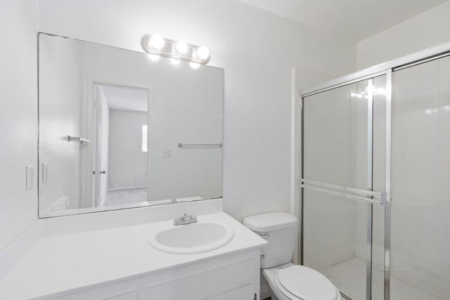 Building Photo - 8421 Lindley Ave