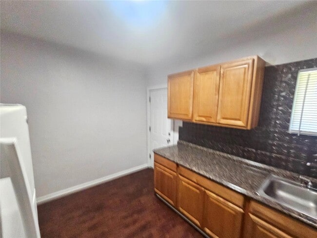 Building Photo - 221 N High St