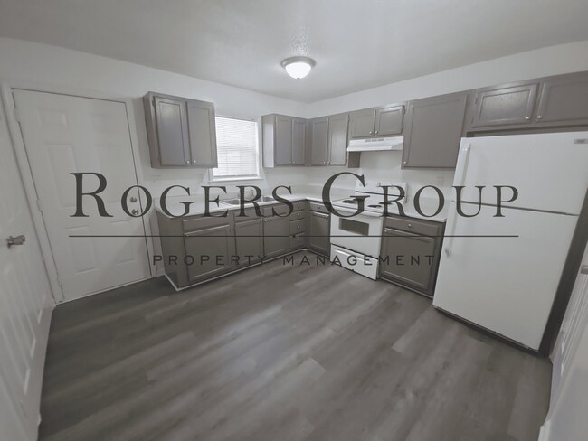 Building Photo - #450 - 228-230 Wilmington Ave Duplex