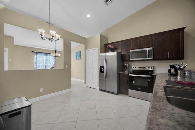 Building Photo - 1037 SW Payne Ave