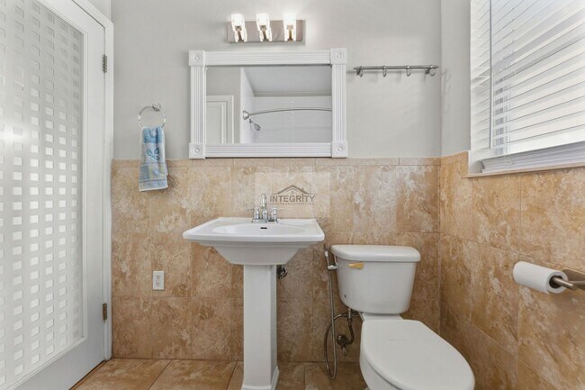 Building Photo - 4619 W Bay Villa Ave