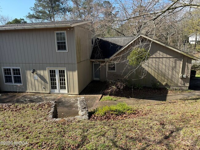 Building Photo - 803 Captain Kell Dr