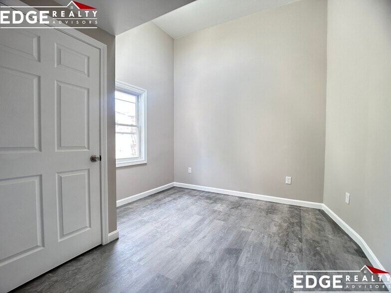 Building Photo - 16 Long Ave