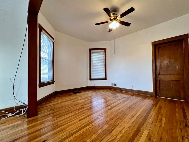 Building Photo - 2155 N Kilbourn Ave