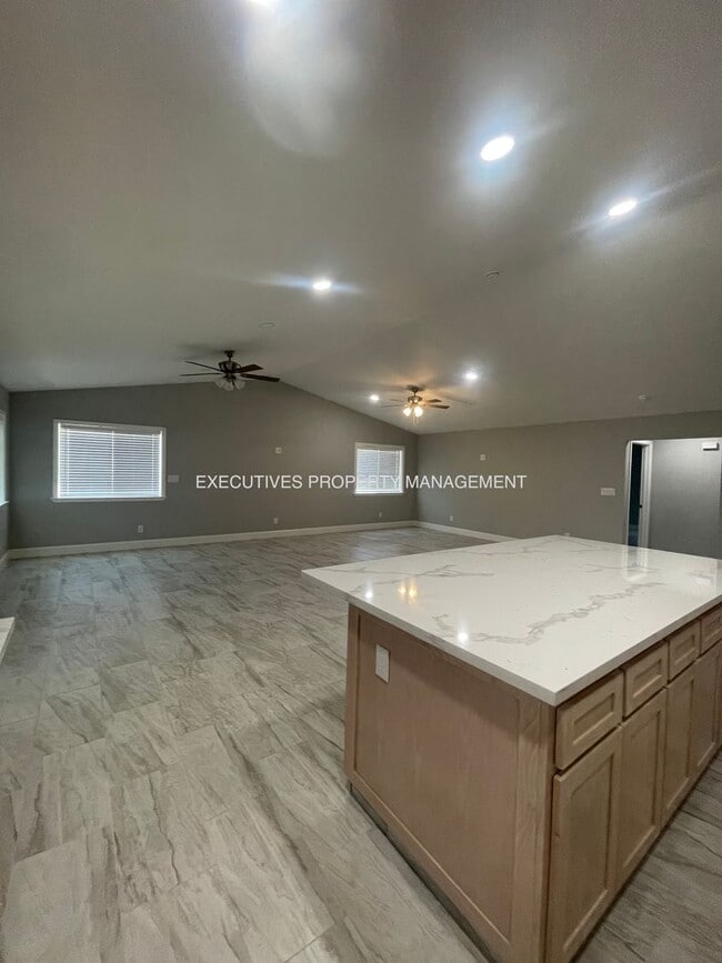 Building Photo - 1957 CA-140