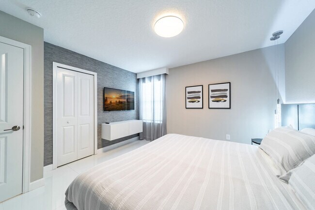 Building Photo - 2869 Bookmark Dr