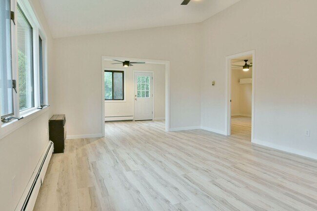 Building Photo - 920-922-922 Cynthia Ct