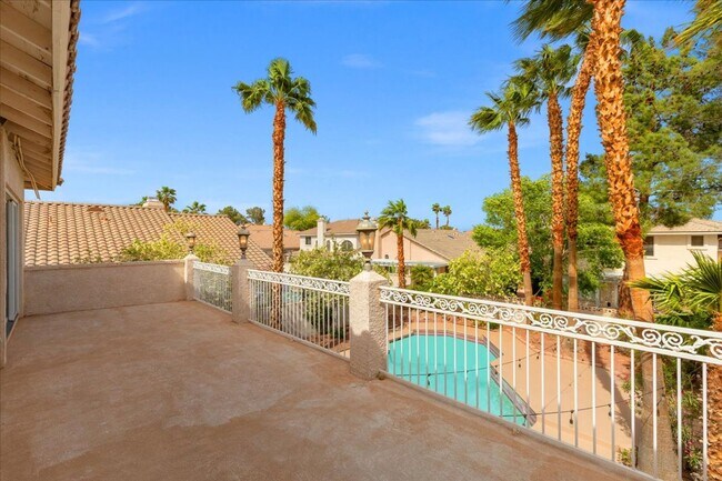 Building Photo - Expansive 4 Bedroom Home with a Pool and L...