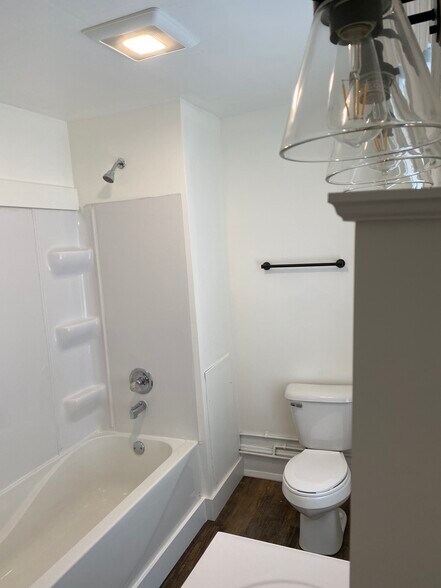 Building Photo - 629 N Barstow St