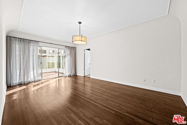 Building Photo - 208 S Rodeo Dr