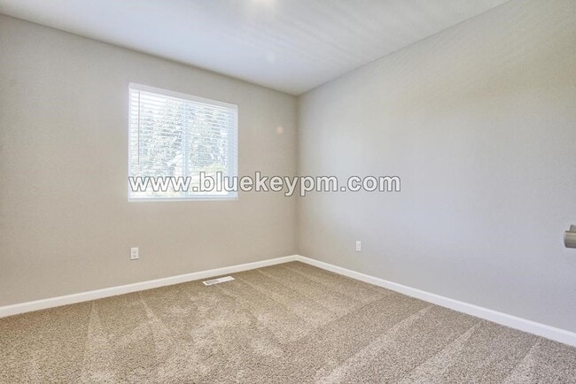 Building Photo - 3 Bed, 2.5 Baths with Loft and Covered Balcony off the Primary Suite