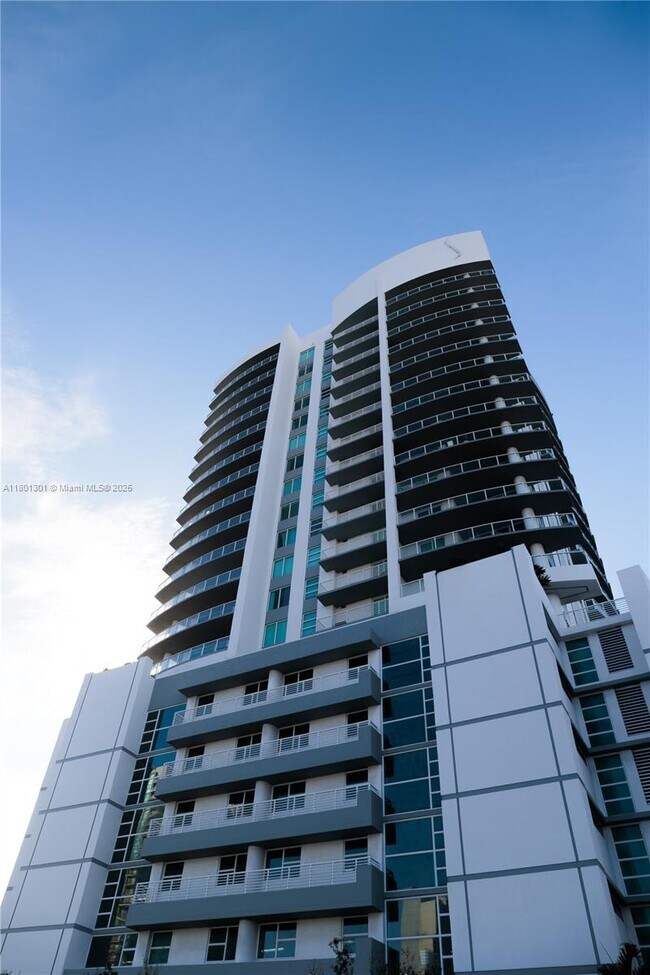 Building Photo - 315 NE 3rd Ave