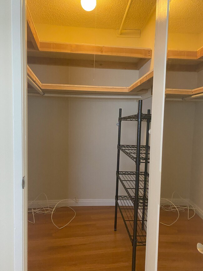 Building Photo - 567 S Wilton Pl