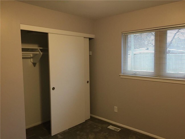 Building Photo - 7587 Lathers St