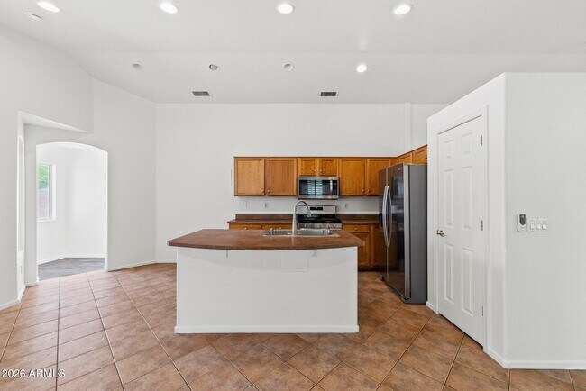 Building Photo - 17534 W Coyote Trail Dr