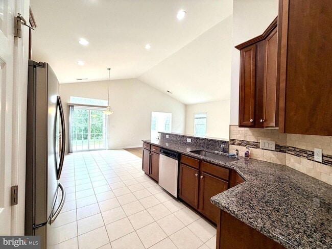 Building Photo - 37 Murano Dr