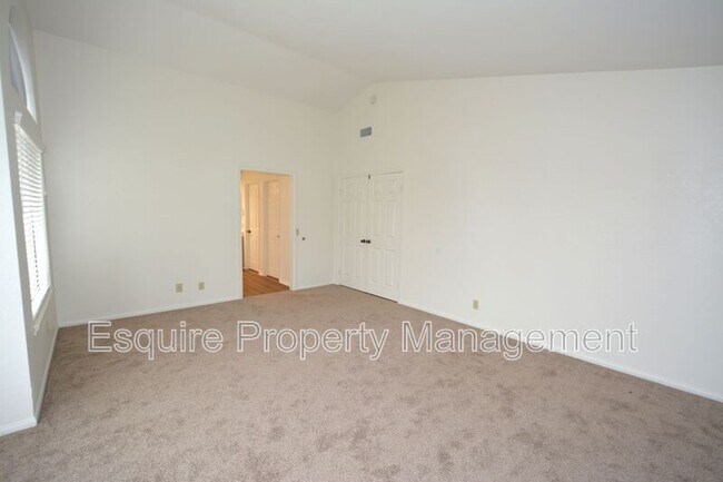 Building Photo - 1610 Oneida Pl