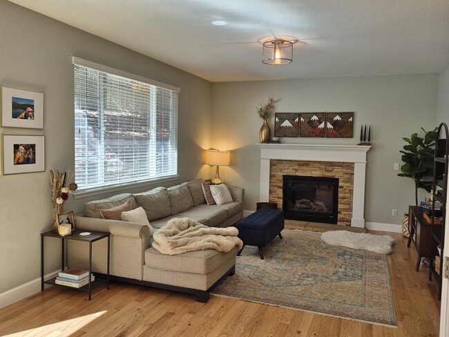 Building Photo - 11049 Meadowvale Cir
