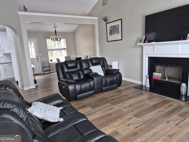 Building Photo - 418 Summer Hill Cir