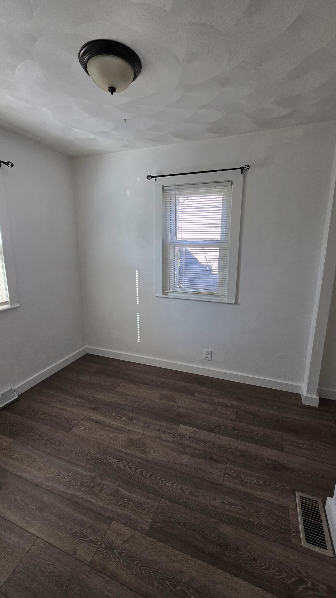 Building Photo - 405 Wilson Ave