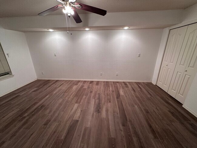 Building Photo - 12100 Dos Rios Dr