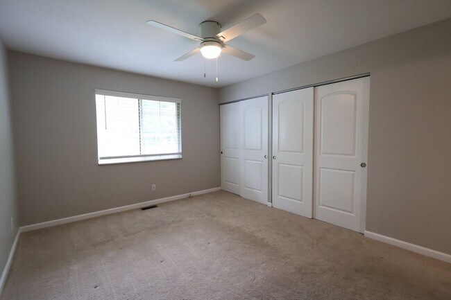 Building Photo - 622 Rustic Valley Dr