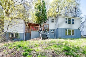 Building Photo - Charming College Hill Gem – Your Perfect Student Home!