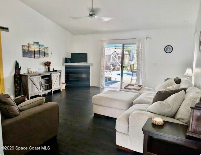 Building Photo - 700 Pampas St NW