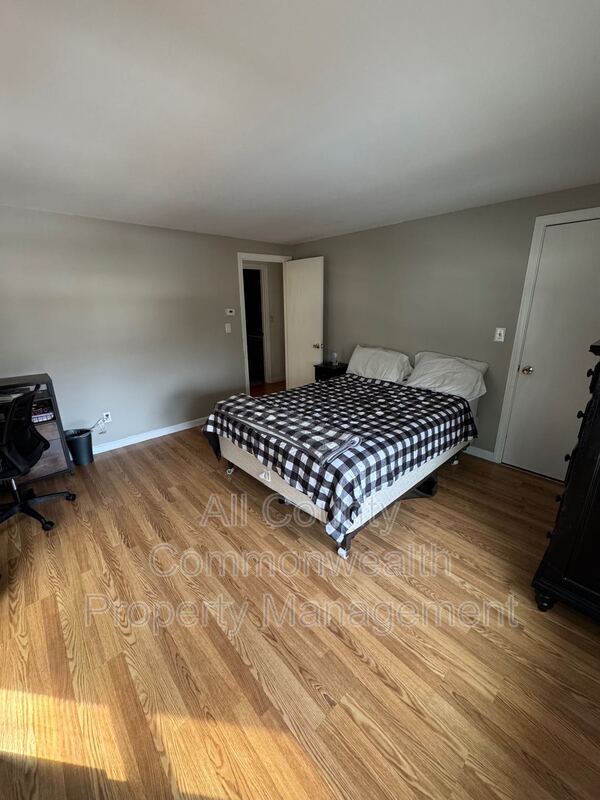 Building Photo - 26 Tiverton Ave