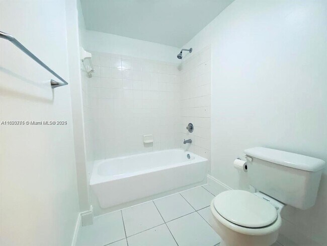 Building Photo - 2424 Centergate Dr