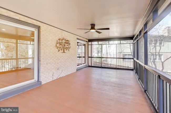 Building Photo - 4001 N Ridgeview Rd