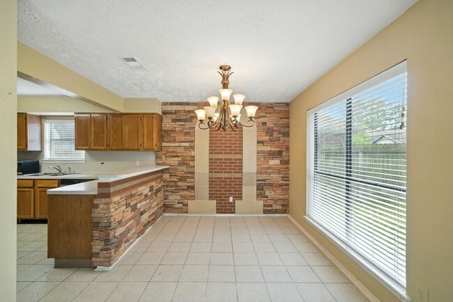 Building Photo - 5203 E Pagewick Dr