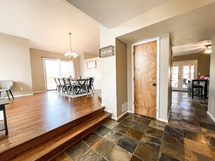 Building Photo - 15235 Diamondhead Ct
