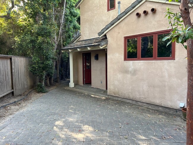 Building Photo - 3 Bedroom Home