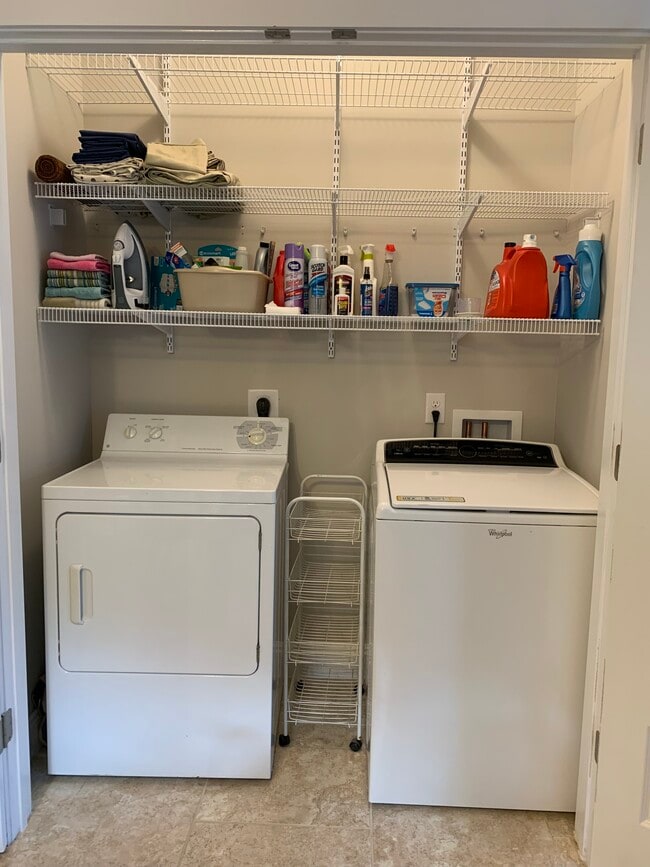 Building Photo - 161 Escanaba Ave