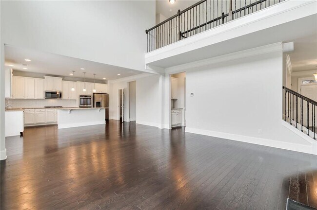Building Photo - 5210 Mirror Lake Dr
