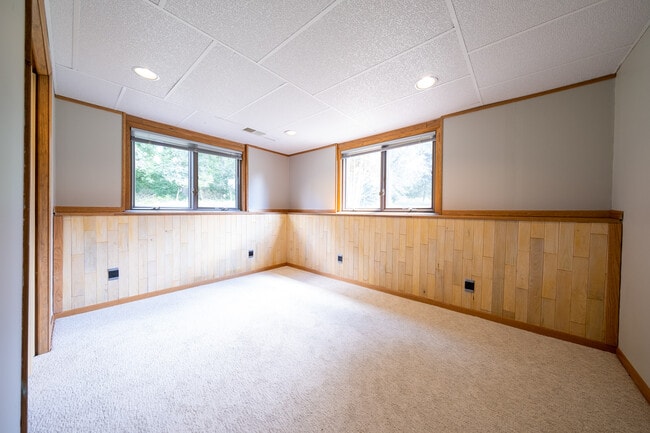 Building Photo - 17420 Barrington Ct