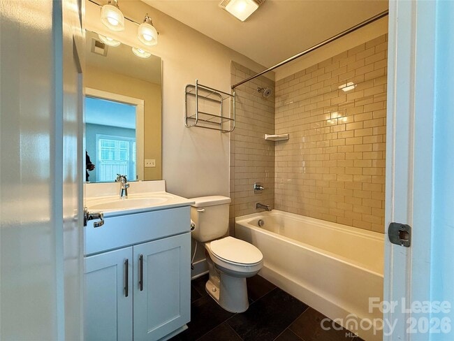 Building Photo - 1424 W 4th St