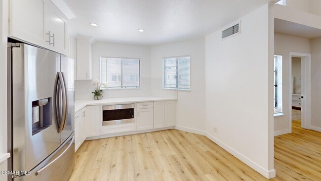 Building Photo - 416 Shoreview Dr