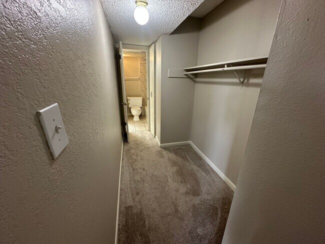 Building Photo - 1705 Port Oak Pl